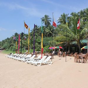 Warahena Beach Hotel